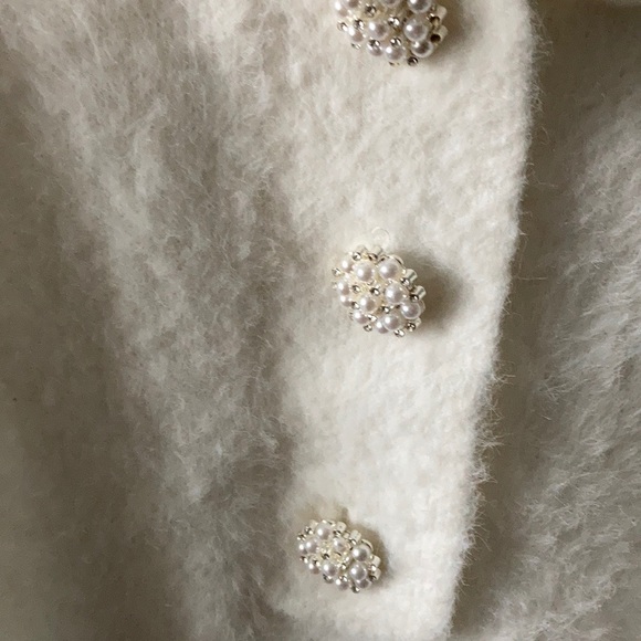 Beautiful soft fluffy white H&M sweater top - Picture 4 of 8